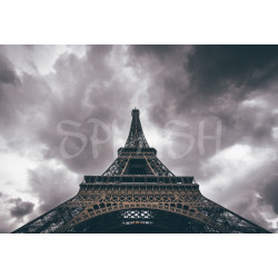 Cuadro de la Torre Eiffel y nubes